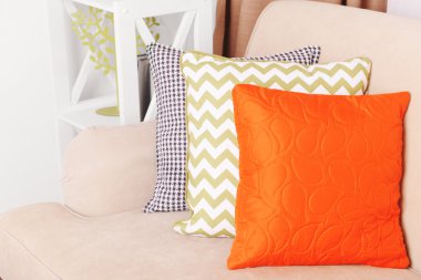 Dekoratif yastıklar kümesi