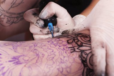 Dövme yapma süreci