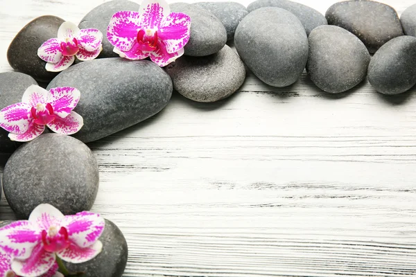 Spa stones and orchids — Stock Photo, Image