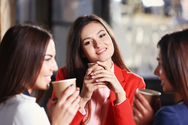 Chicas atractivas con estilo — Foto de Stock