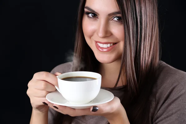 Жінка з чашкою кави — стокове фото