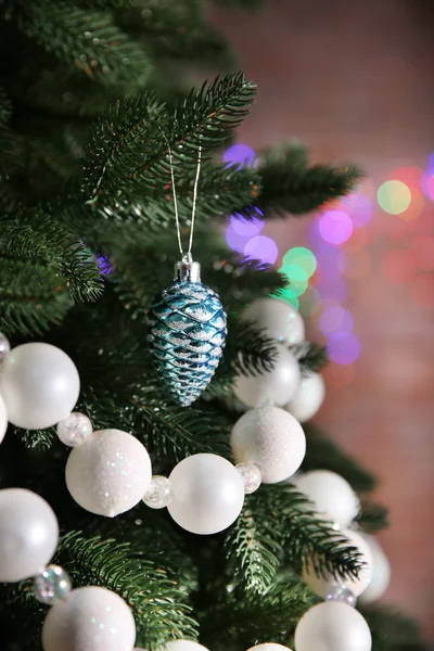 Weihnachtsbaum mit Dekor — Stockfoto