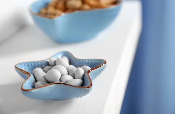 Blue dish with sweets on a shelf closeup — Stock Photo, Image