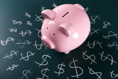 Doları para birimi simgeleri ile Piggy banka