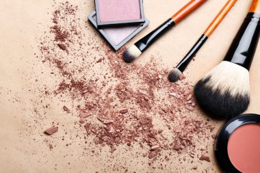 Dekoratif kozmetik kümesi