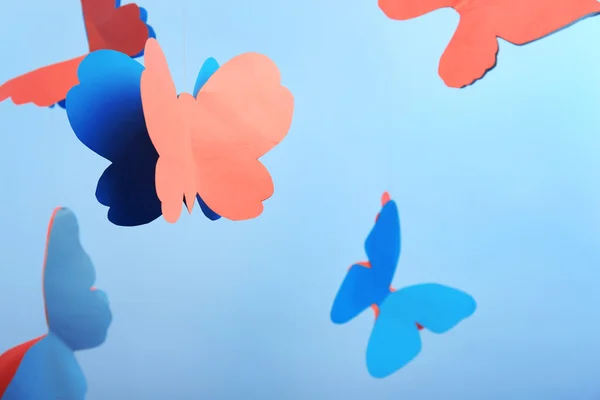 Mariposas de papel sobre azul — Foto de Stock