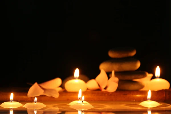 Spa naturaleza muerta con velas — Foto de Stock