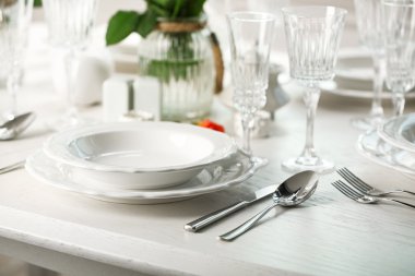 Restoranda servis masası
