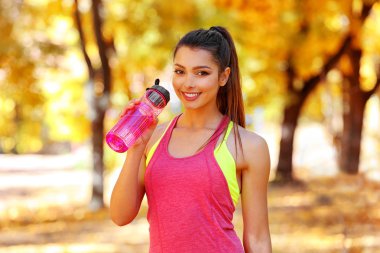 kadın içme suyu sonbahar Park