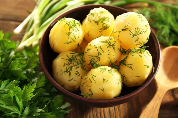 Boiled potatoes with greens — Stock Photo, Image