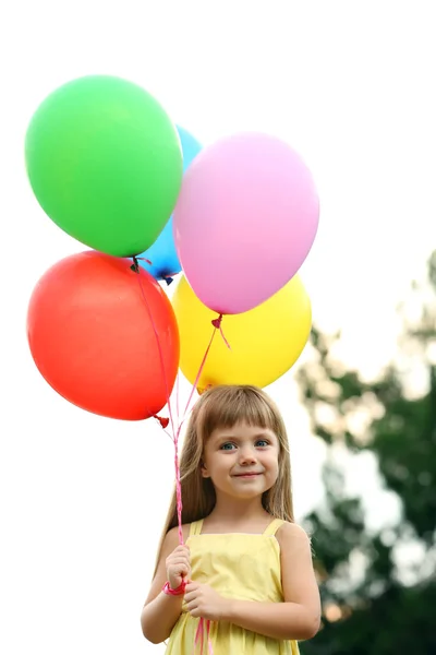 带气球的小女孩 — 图库照片