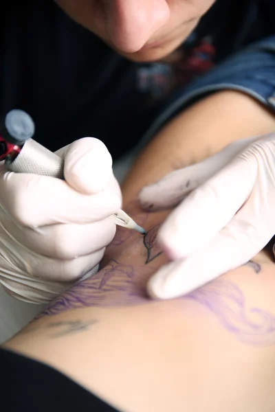 Tetoválás készítése — Stock Fotó