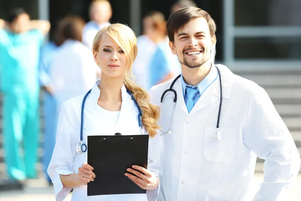 Concept Médical Deux Médecins Avec Stéthoscopes Presse Papiers — Photo