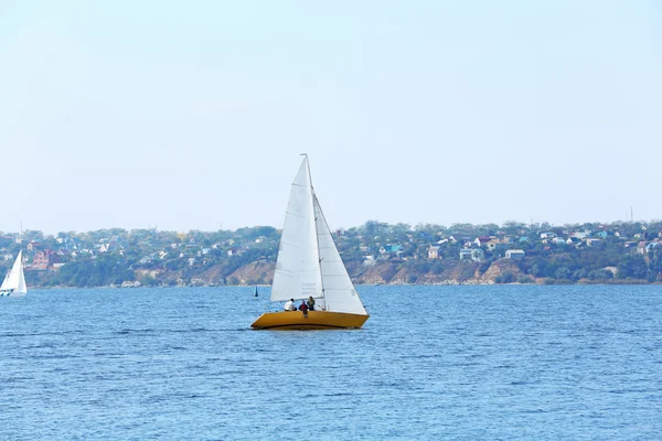 Vacker segelbåt — Stockfoto