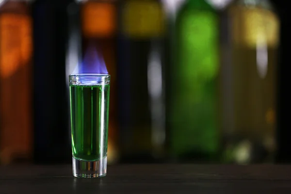 Szklanka koktajlu w barze — Zdjęcie stockowe