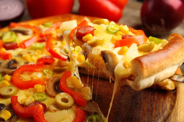 Delicious pizza with vegetables — Stock Photo, Image