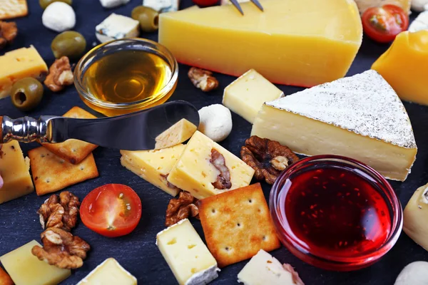 Käse zum Verkosten, von oben — Stockfoto