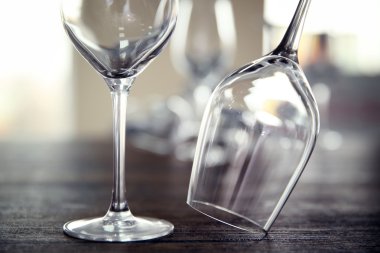 boş şarap bardakları