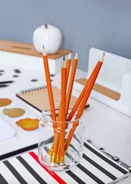 Cam Kavanoz içinde kalem kümesi