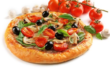 Sebze, lezzetli lezzetli pizza üzerine beyaz izole