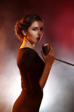 güzel kadının şarkı