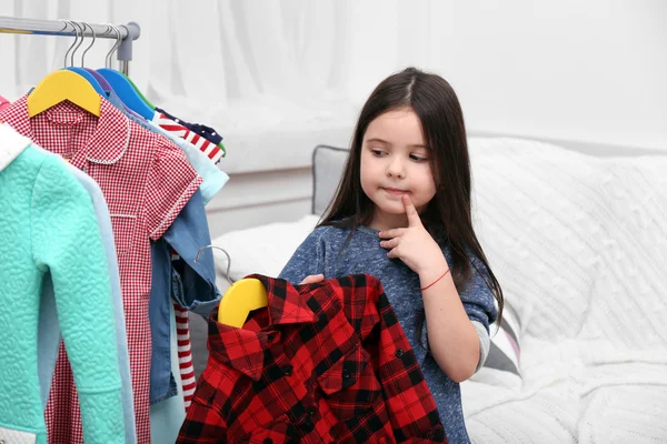 Schöne kleine Mädchen — Stockfoto