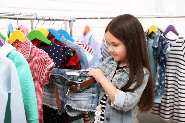 Schöne kleine Mädchen — Stockfoto