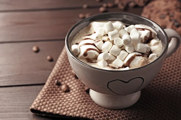 Mug of hot chocolate with marshmallows, on wooden background — Stock Photo, Image