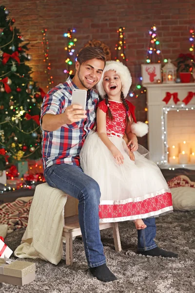 Fratello e sorellina a Babbo Natale — Foto Stock