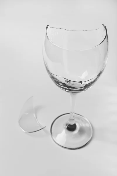 Gebroken wijnglas — Stockfoto