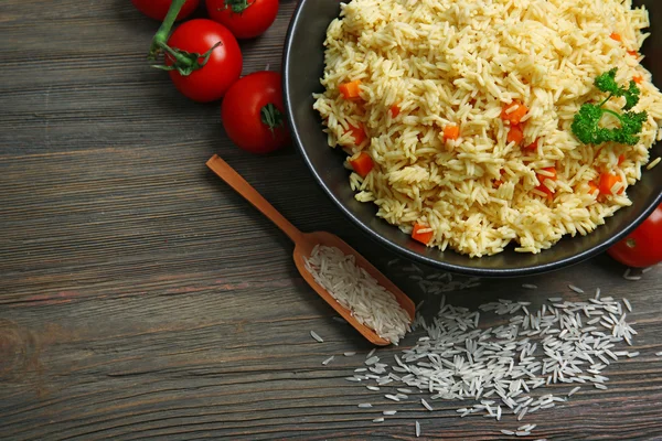 Dish of vegetarian rice on wooden background — Stock Photo, Image