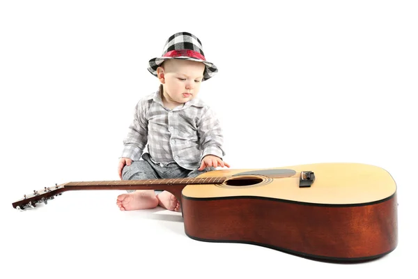 Lindo bebé en sombrero con guitarra — Foto de Stock