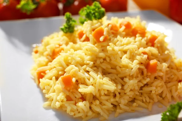 Fat med vegetarisk ris närbild — Stockfoto