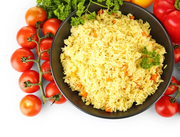 Plato de arroz con verduras aisladas en blanco — Foto de Stock