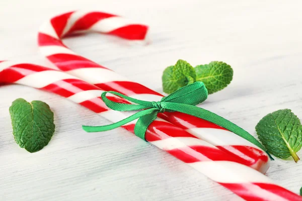 Lollipop snoepjes met munt en stripe — Stockfoto