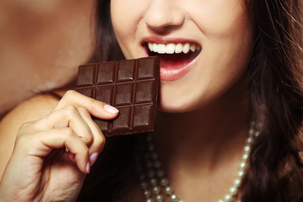 Mulher de chocolate amoroso — Fotografia de Stock