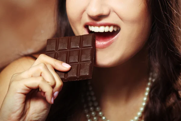 Liefdevolle chocolade vrouw — Stockfoto