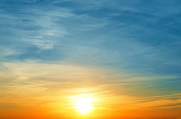 Färgglada molnig himmel — Stockfoto