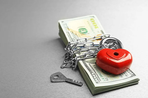 Dollars currency with lock and chain — Stock Photo, Image