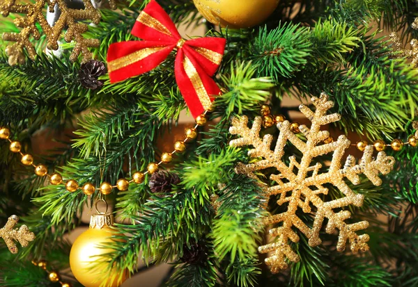 Decorated Christmas tree — Stock Photo, Image