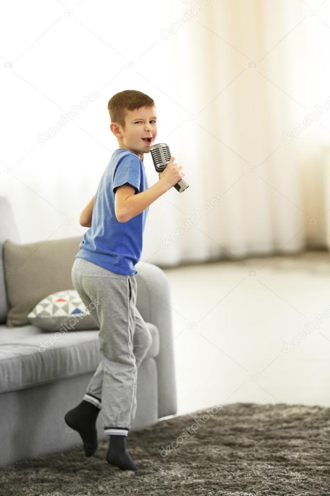 Little boy singing with microphone Stock Photo by ©belchonock 97735022