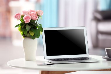 Evde rahat çalışma alanı  