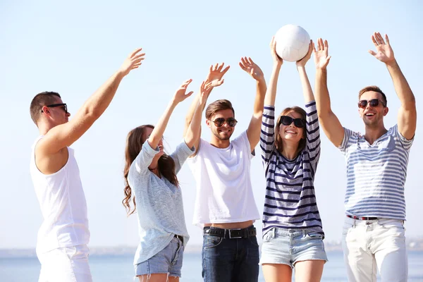 Young people playing with ball — Stock Photo, Image