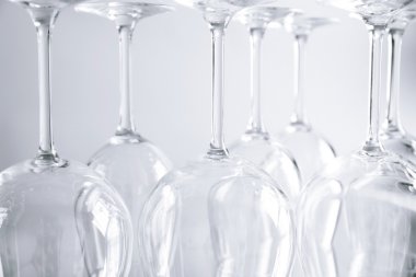 şarap kadehleri üst üste