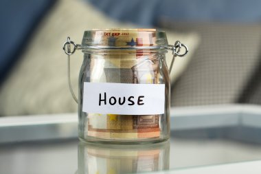 Cam Kavanoz house için banknot ile