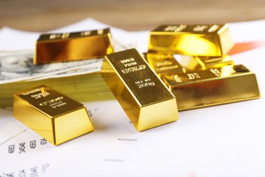 Altın külçelerini Doları banknot ile