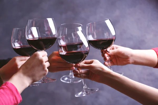 Бокалы красного вина — стоковое фото