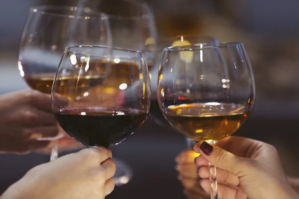 Glazen wijn op vakantie — Stockfoto
