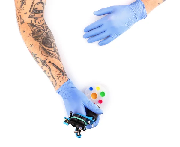 Tattooist ręce rękawice z maszynka do tatuażu — Zdjęcie stockowe
