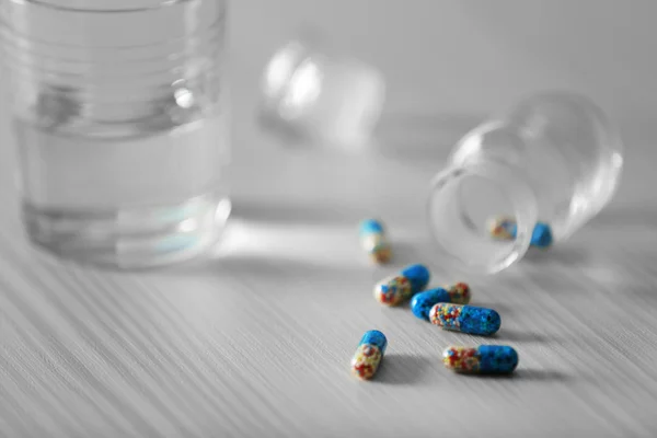 Capsules spilled from pill bottle — Stock Photo, Image